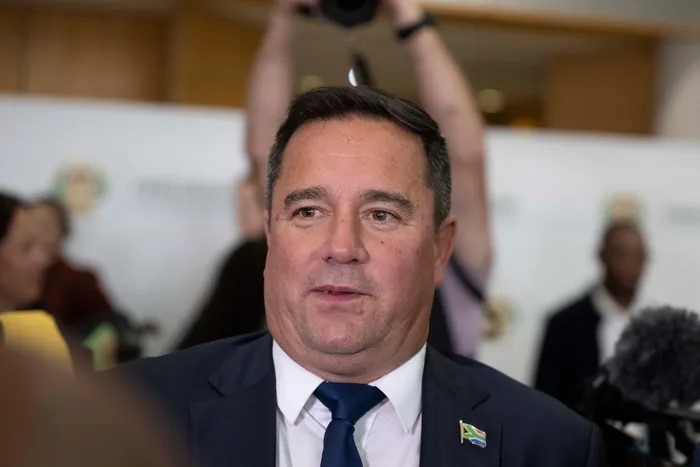 Steenhuisen bedank as DA-leier, bly aan as minister van Landbou