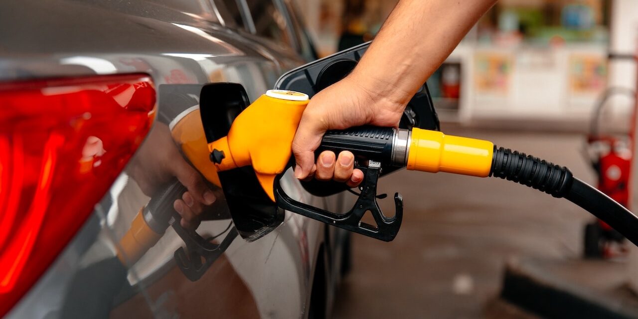 Motoriste kan hoër brandstofpryse en moontlike tekorte in April verwag