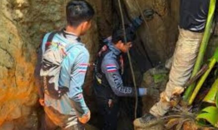 Thaise reddingswerkers help om 7 uit oorstroomde Laos-grot te red