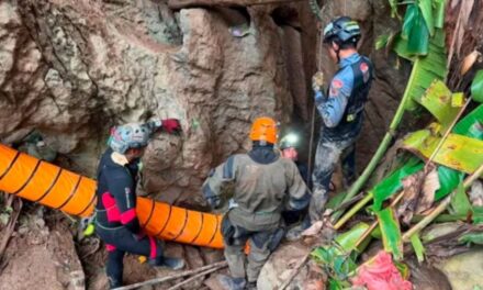 Vyf mense gered uit oorstroomde grot in Laos
