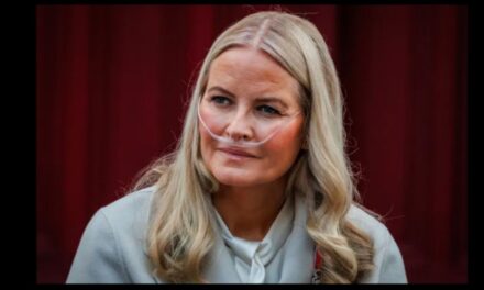 Mette-Marit ondergaan suksesvolle longoorplanting 2dae na seun se verkragtingsvonnis