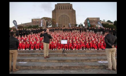 Honderde kinders laat FAK-liedjies by Voortrekkermonument weerklink