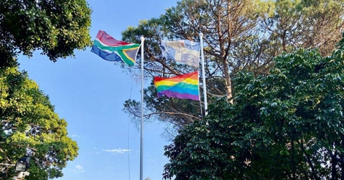 Oudleerlinge vra Bishops om nie meer die Pride-vlag te hys nie