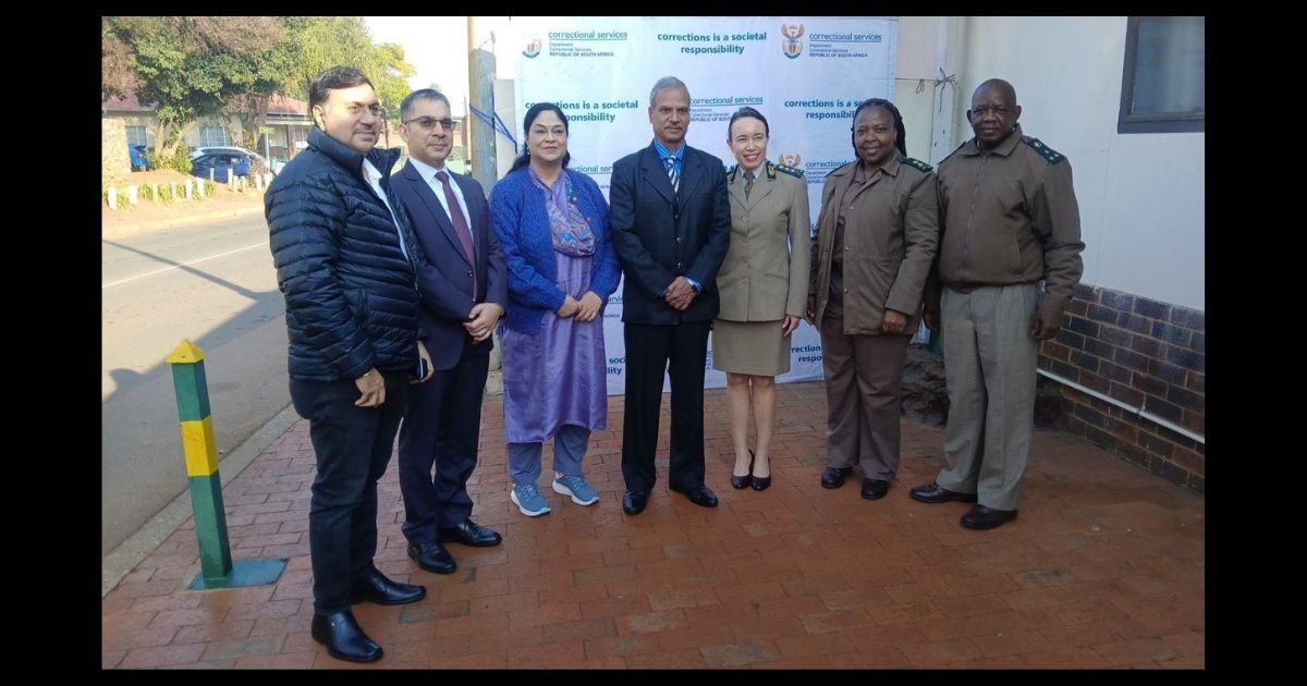 Indië prys Suid-Afrika se korrektiewe dienste.