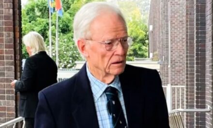 Veroordeelde pedofiel, Iain Wares, se vonnis weereens uitgestel, weens gordelroos