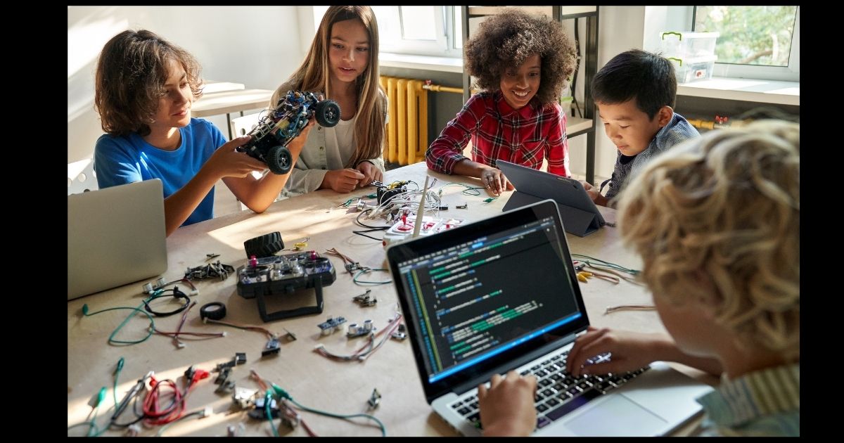 Kodering en robotika word deel van die laerskool-kurrikulum