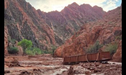 Twee dood, 14 steeds vermis ná Grand Canyon-kitsvloed