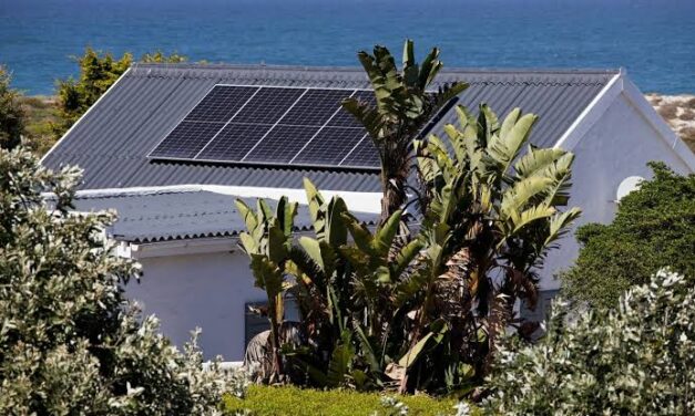 Eers kon Eskom nie die ligte aanhou nie – nou wil hy jou sonpanele registreer