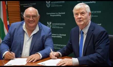 Groenewald teken ooreenkoms met Saai om te help met boerdery by korrektiewe sentrums